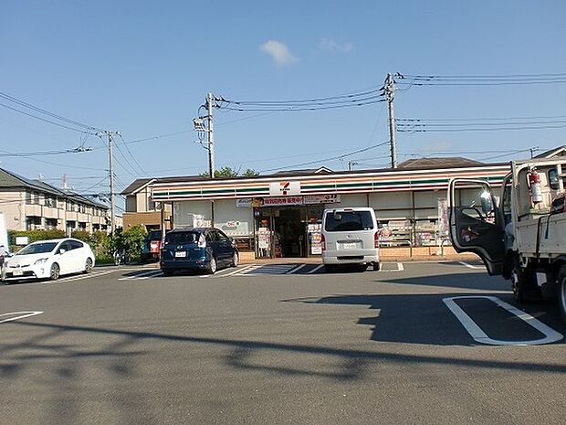 セブンイレブン綾瀬早川城山店まで519m
