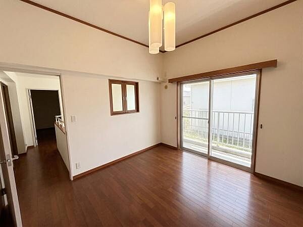 2階洋室7．5帖！南向きで明るいです
