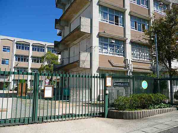 神戸市立筑紫が丘小学校まで728m、神戸市立筑紫が丘小学校
