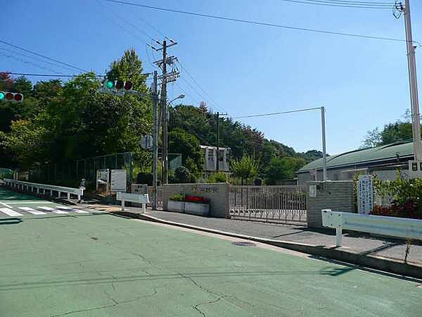 神戸市立君影小学校まで688m、神戸市立君影小学校