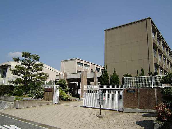 神戸市立星和台中学校まで1855m、神戸市立星和台中学校