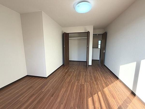 ◆洋室も全面リニューアル◆床・建具新調◆