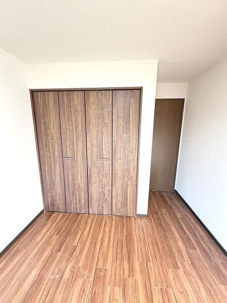 ◆洋室も全面リニューアル◆床・建具新調◆
