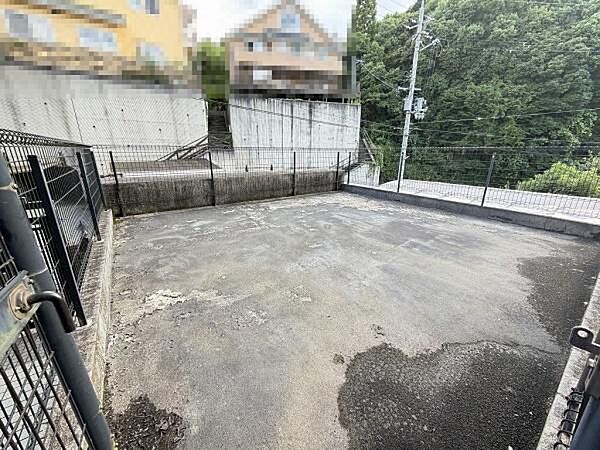 ※ガレージ上部はい庭として利用できます