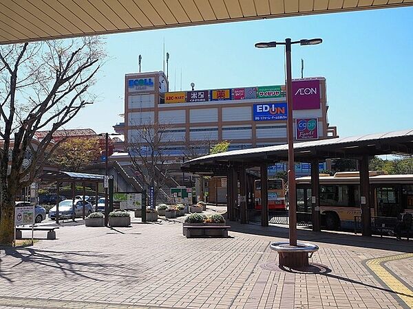 イオン藤原台店まで1005m、イオン藤原台店・エディオン・みなと銀行藤原台支店・マクドナルド・サイゼリヤ・マツモトキヨシ・他多数