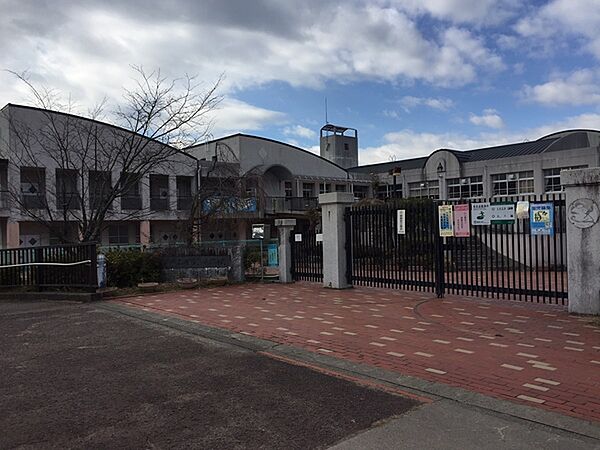 神戸市立有野中学校まで831m、神戸市立有野中学校