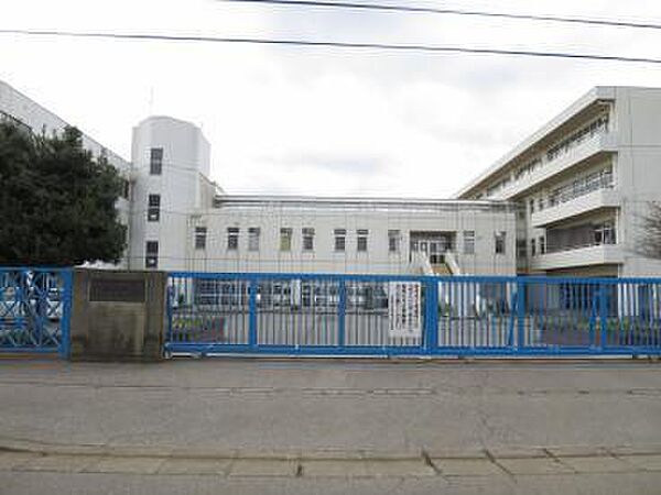四街道市立四街道北中学校まで943m