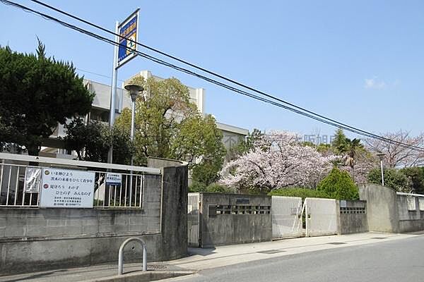 茨木市立豊川中学校まで1673m
