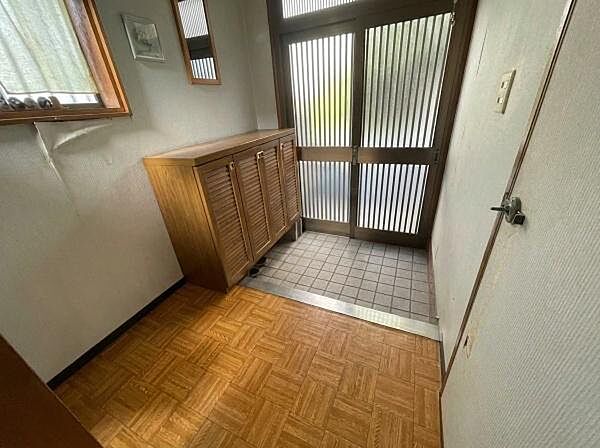 こちらの画像は、AIを用いて家具を消しております。
