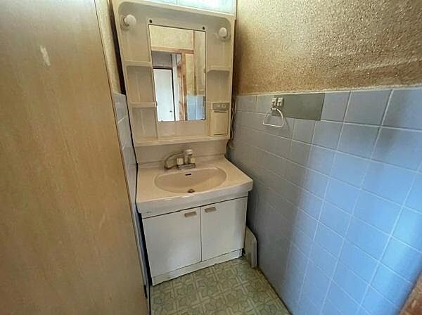 こちらの画像は、AIを用いて家具を消しております。
