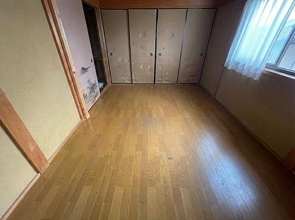 こちらの画像は、AIを用いて家具を消しております。