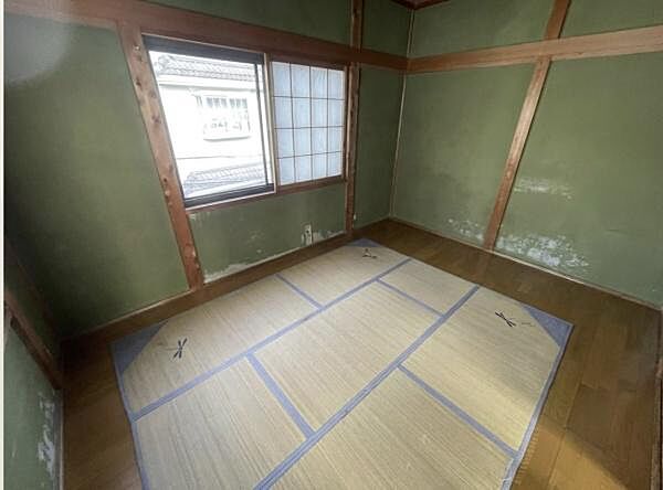 こちらの画像は、AIを用いて家具を消しております。