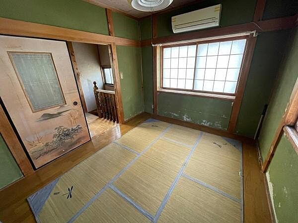こちらの画像は、AIを用いて家具を消しております。