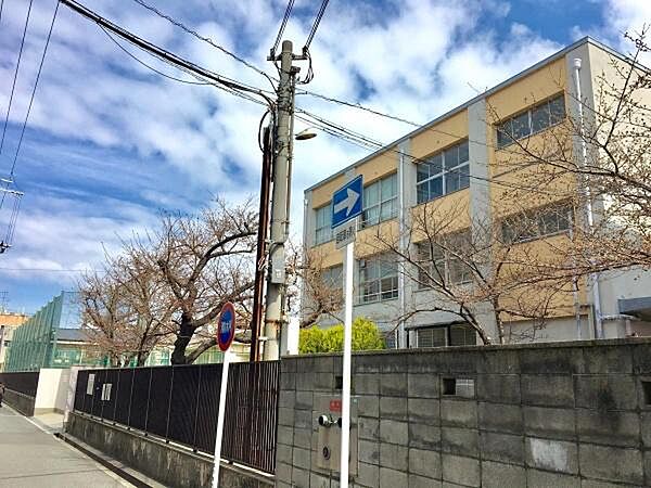 大阪市立大池中学校まで592m