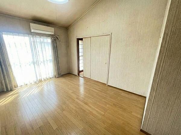 こちらの画像は、AIを用いて家具を消しております。