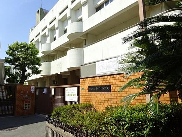 大阪市立新庄小学校まで282m