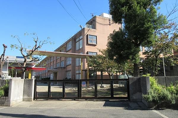 門真市立東小学校まで290m