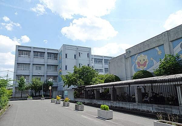 門真市立水桜小学校まで846m