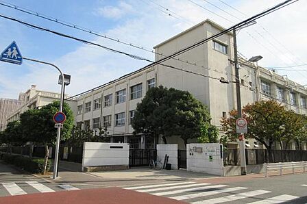 大阪市立新森小路小学校まで881m