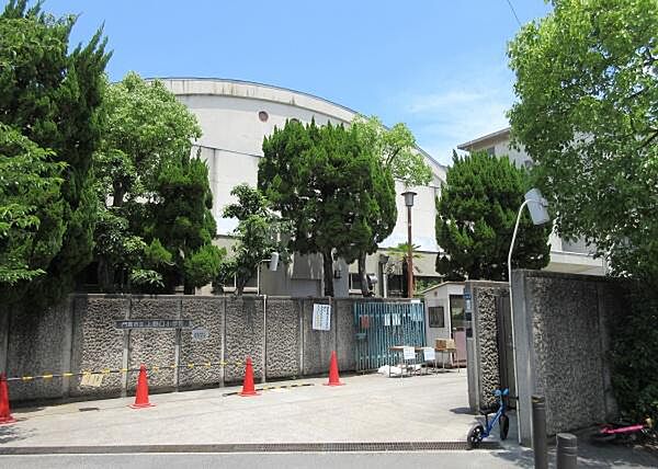 門真市立上野口小学校まで381m