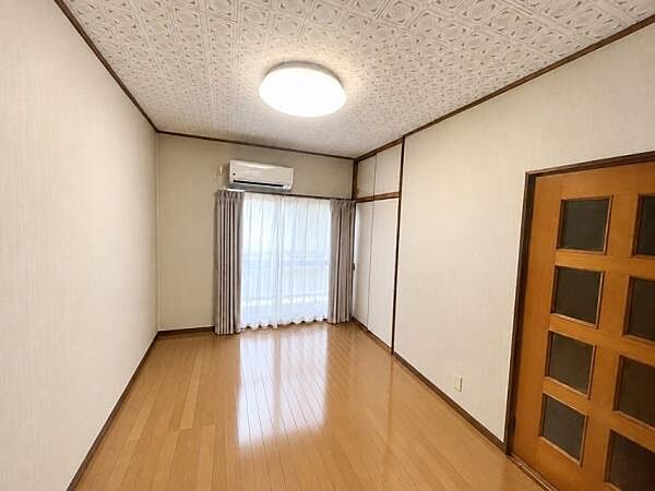 こちらの画像は、AIを用いて家具等を消しております。