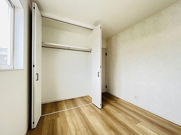 クローゼット。大容量の収納スペースをしっかり設けることで、お部屋を広く使うことができます。