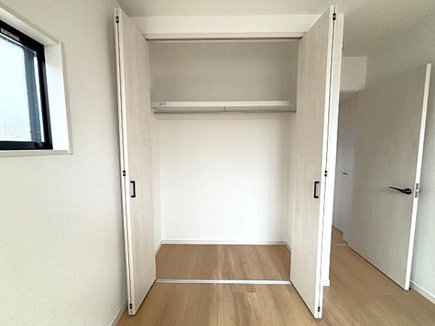 洋室収納。収納スペースをしっかり設けることで、お部屋を広く使うことができます。