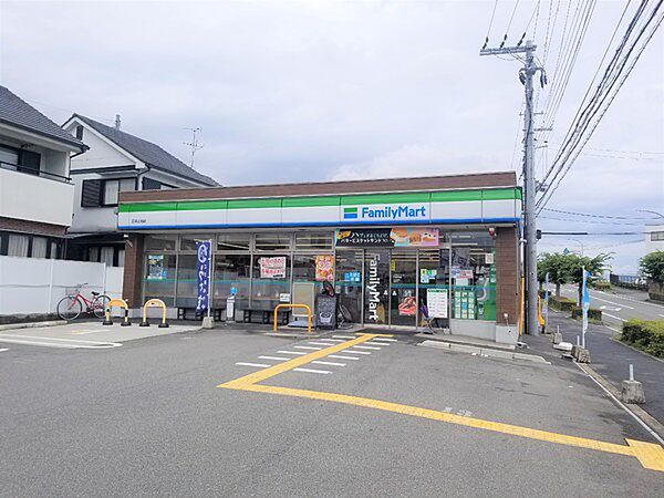 ファミリーマート広陵疋相店まで590m