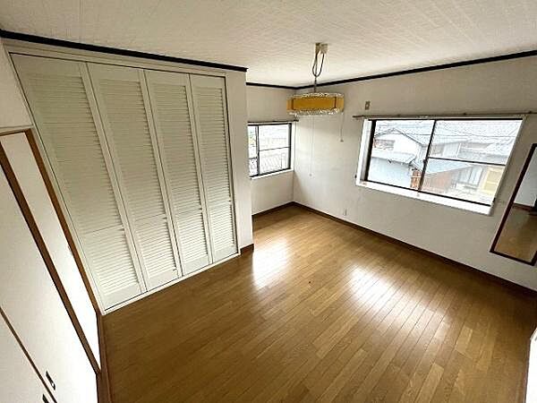 2階寝室6帖、家族構成に合わせて様々な用途でお使いいただけるお部屋です