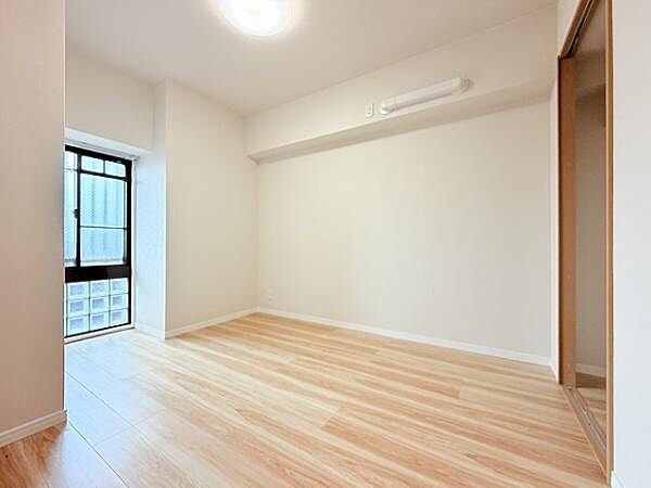 子供部屋・5.1帖。学習机を置いて、勉強に集中できそうなお部屋。