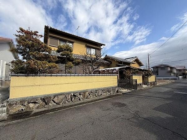 木造2階建　6LDK