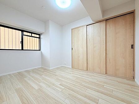 子供部屋・5.6帖。学習机を置いて、勉強に集中できそうなお部屋。