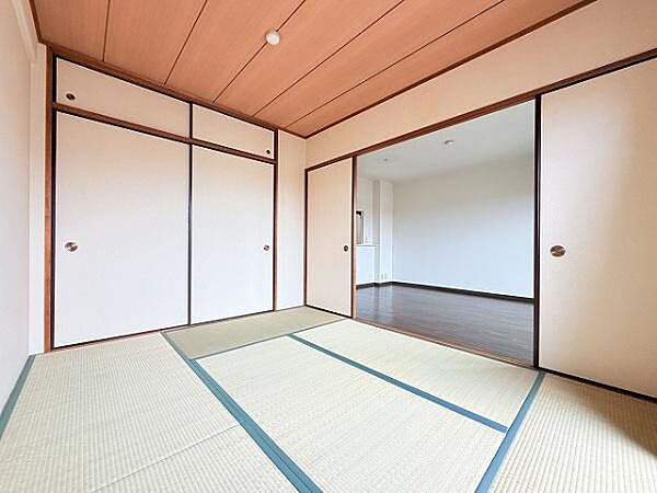 和室6帖。リビングに隣接し開放的にお使いいただけます。
