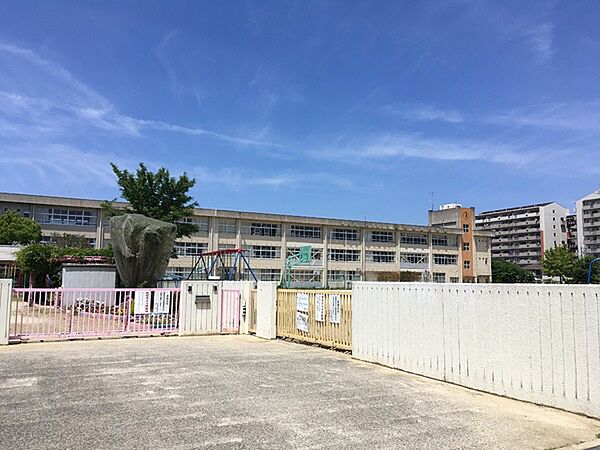 橿原市立耳成西小学校まで780m