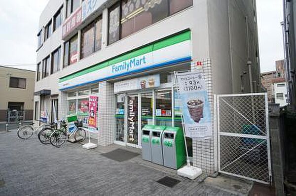ファミリーマート橿原神宮前駅西口店まで673m