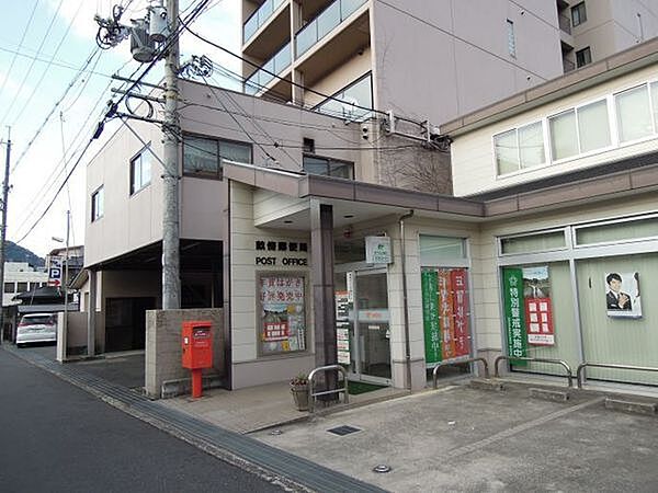畝傍郵便局まで707m