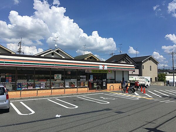 セブンイレブン大和高田上大谷店まで889m