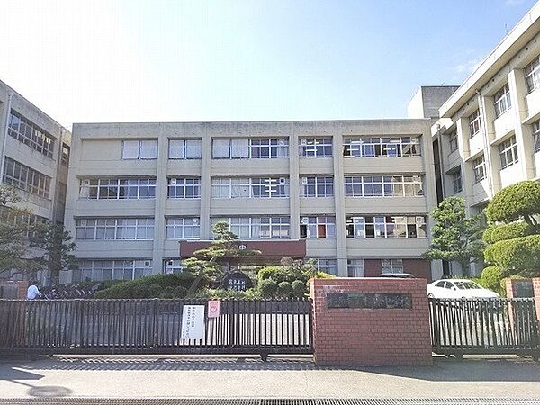 橿原市立橿原中学校まで1180m