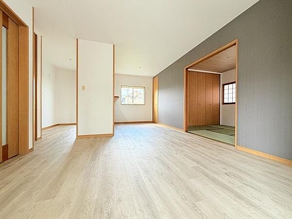 LDK約14.5帖・一日の中で多くの時間を過ごすことになるリビングダイニング、家族との大切な時間を過ごせます。爽やかな通風と採光を存分に感じる事が出来る空間です。