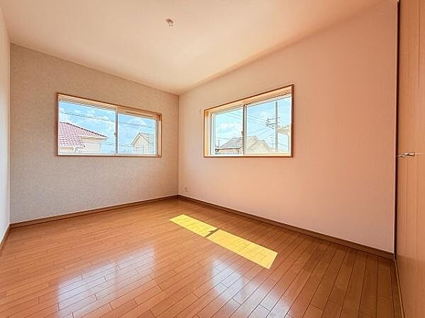 洋室・6帖。家族構成に合わせて様々な用途でお使いいただけるお部屋です。
