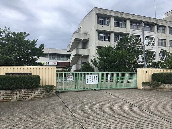 天理市立西中学校まで1310m