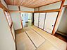 和室：和室・6帖。リビングに隣接し開放的にお使いいただけます。しっとりとした落ち着いた雰囲気の和室です。