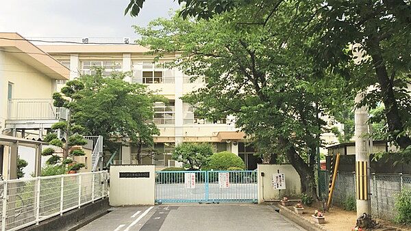 橿原市立耳成南小学校まで780m