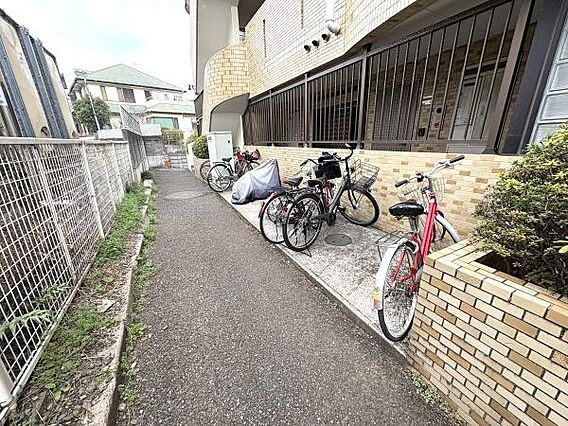 駐輪場：空要確...