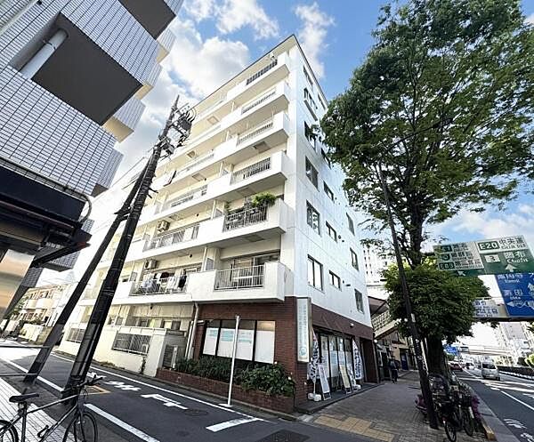 スーパー・コンビニなど徒歩5分以内に買物施設多数！小学校徒歩7分と近く通学も安心です。