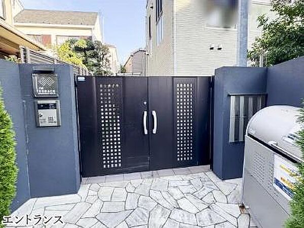 戸建感覚で住める、メゾネット住戸！高級感あるおしゃれなエントランス。管理体制良好！