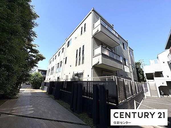 2013年築・専用庭付の2SLDK住戸！買物施設・小学校・郵便局・総合病院など徒歩10分圏内に揃い、生活利便性良好！