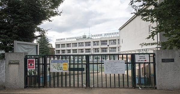 渋谷区立上原小学校まで719m