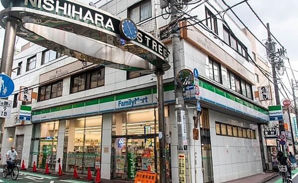 ファミリーマート幡ヶ谷駅南店まで39m