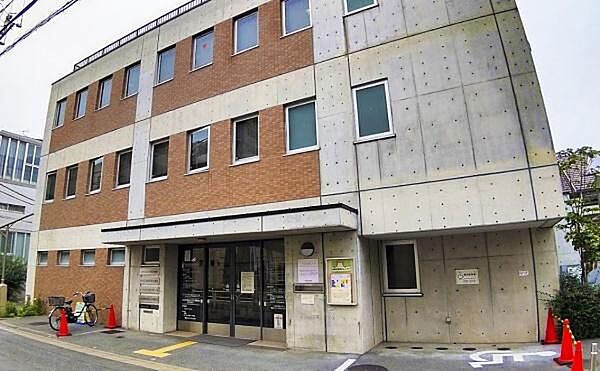 渋谷区立西原図書館まで190m